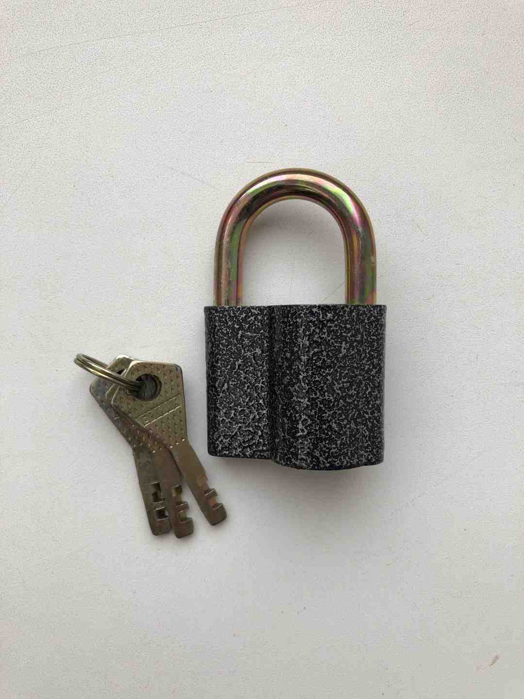 Замок навесной 50мм Серый (120шт/уп) - фото в Миди Лтд Изображение товара Замок навесной 50мм Серый (120шт/уп) в Миди Лтд