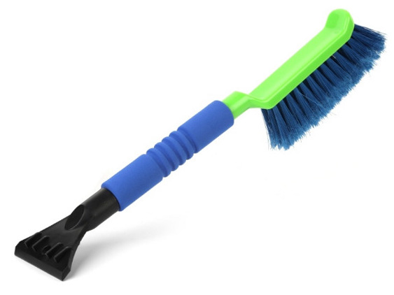 Щетка со скребком Oktan 425 - фото в Миди Лтд Изображение товара Щетка со скребком Oktan 425 в Миди Лтд