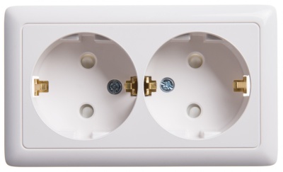 Изображение товара Розетка 2-местная ОП с заземляющим контактом со шторками 16А 250В белый Хит в Миди Лтд