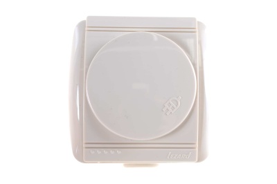 Изображение товара Розетка 1 местная LEZARD Ната крем с крышкой с/з керамика в Миди Лтд