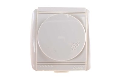 Розетка 1 местная LEZARD Ната крем с крышкой с/з керамика - фото в Миди Лтд Изображение товара Розетка 1 местная LEZARD Ната крем с крышкой с/з керамика в Миди Лтд